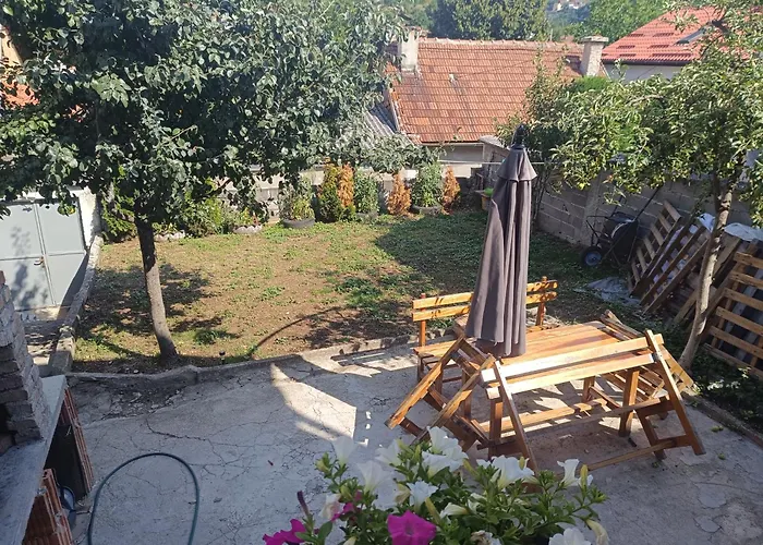 Garden House Apartment